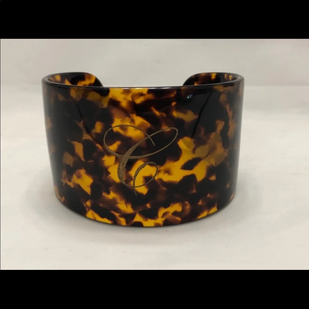 Cuff bracelet with monogram C